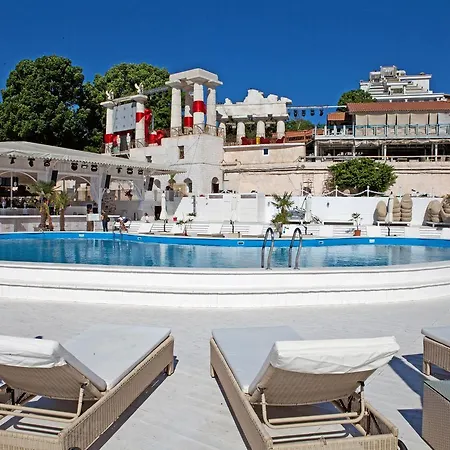 Arcadia Vip-apartments In Golfstream *