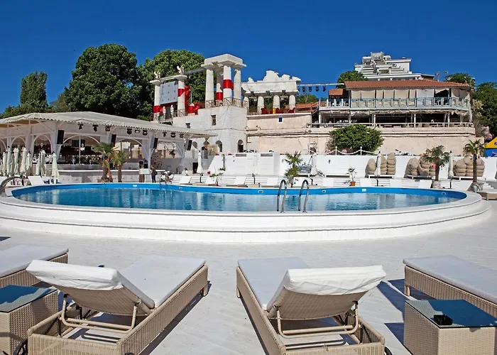 Arcadia Vip-apartments In Golfstream *